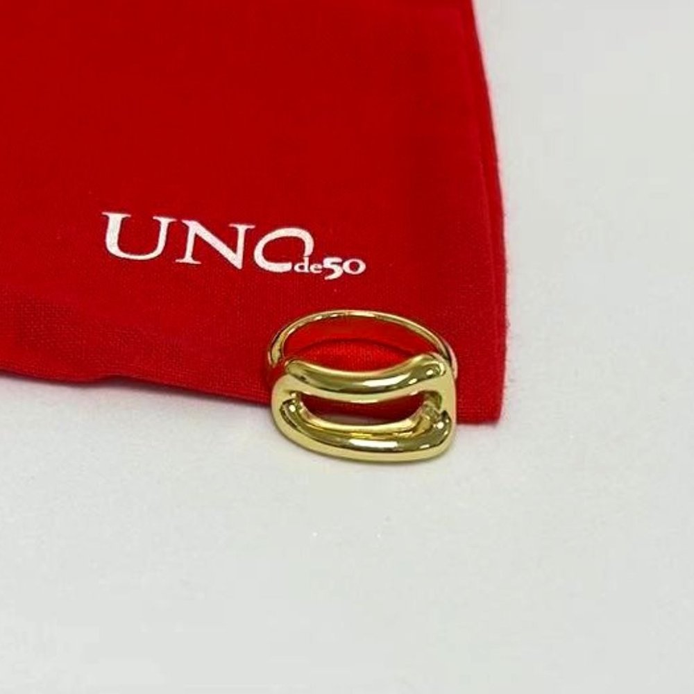 UNO de 50 RING UNO PLANET RING unique square-link design gold.